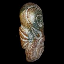 T�te de divinit� en jade de fouilles